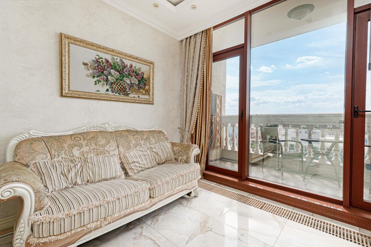 Greek Street Deluxe Apartment Одесса Экстерьер фото